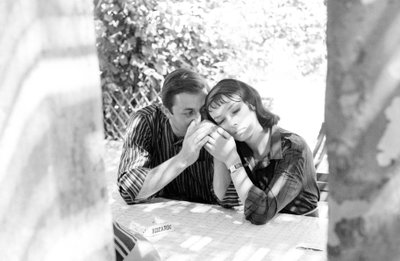 女優のマリー・ラフォレとボーイフレンドのジャン・ガブリエル・アルビッコ監督がベニスのリドで撮影した写真 - 1961年 作： Unbekannt