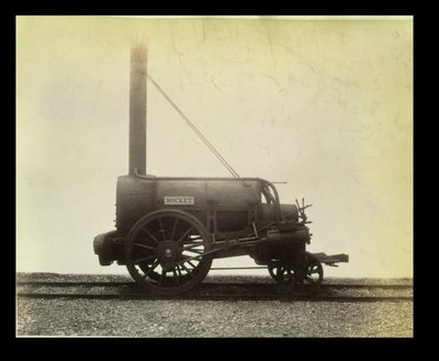 ジョージ・ステファンソン（1781-1848）が1829年に設計した「ロケット」、1905年頃（ブロマイド写真 作： Unbekannt