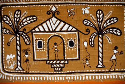 Pahela Baishakhを前に、学生たちが描いたダッカ大学美術研究所の境界線の壁。バングラデシュ、ダッカ。2008年4月13日。(写真) 作： Unbekannt