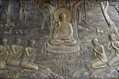 Tinh Xa Ngoc Chau Buddhist temple, The Life of the Buddha, Siddhartha Gautama, The Buddha preached His first sermon to the five monks at the Deer Park in Varanasi, Chau Doc, Vietnam, 2018 (photo) 作： Unbekannt