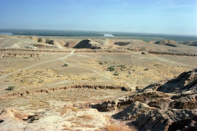 エラミンテ王ウンタシュ＝ガル（紀元前1265〜46年）が建設したジッグラトの眺め（写真 作： Unbekannt