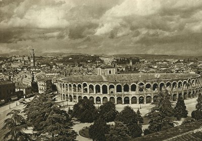 1925年、アレーネ、ローマの円形闘技場、そしてヴェローナの街の眺め 作： Unbekannt