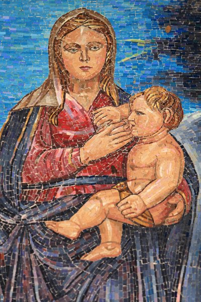 聖母と子供。グアテマラ受胎告知のバシリカ、ナザレ、イスラエル 作： Unbekannt