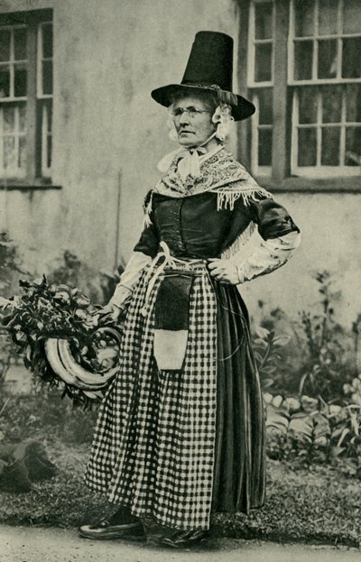 ウェールズ。堂々としたウェールズの老婦人は、民族衣装に固執する。1920 作： Unbekannt