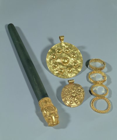 粒状装飾を施した砥石と指輪 イラン、スーサ エラミット時代、前1150年頃（金 作： Unbekannt