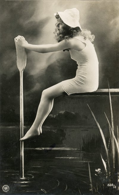 ナイトドレスを着た女性、c。 1900年代初頭（ポストカード） 作： Alec Hunter