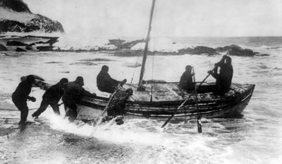 帝国南極横断探検隊：救助に向かうシャクルトン卿、1914-17年頃（写真） 作： Underwood & Underwood