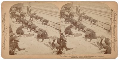 1898年、キューバへの出航を準備する "勇敢な25番隊"（写真） 作： アンダーウッド＆アンダーウッド