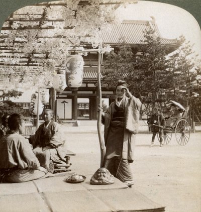 1904年に京都の茶室ポーチで藤の群れが垂れ下がる 作： Underwood and Underwood