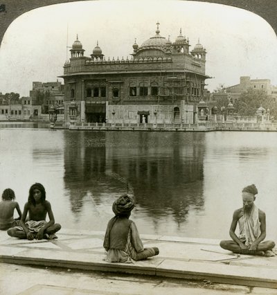 アムリトサルのファキール、聖戦車を南に向ってインドの黄金寺院に向かった、c1900年代 作： Underwood and Underwood