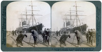 1904年、日本、横浜、パシフィックメイルSS横の桟橋で新人に挨拶。 作： Underwood and Underwood