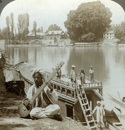 ハウスボートパーティー、Jhelum River、カシミール、インド、c1900年代。 作： Underwood and Underwood