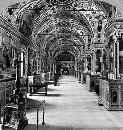 バチカン図書館、ローマ、イタリアのインテリア。 作： Underwood and Underwood