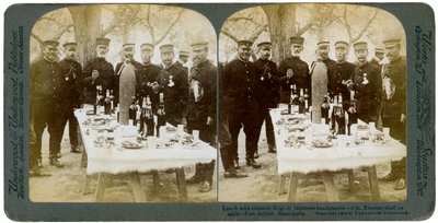 1904年に日本の本社、満州、ポートアーサーで野木将軍と昼食。 作： Underwood and Underwood