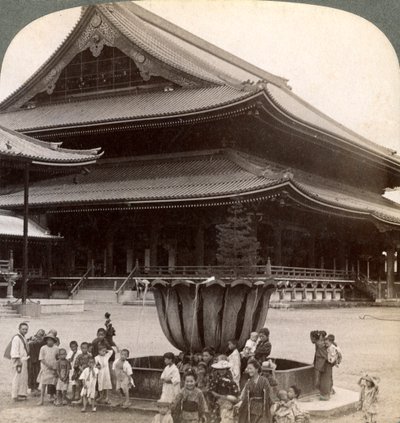 1904年に日本最大の仏教寺院である東本願寺の正面。 作： Underwood and Underwood