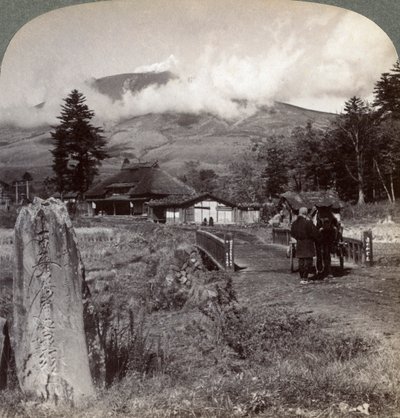 浅間山浅間山、1904年、葛飾北西の日本最大の活火山。 作： Underwood and Underwood