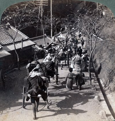 太陽神の崇拝の神道祭のために、大神宮に乗って、横浜、1904。 作： Underwood and Underwood