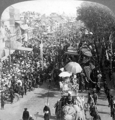 コンノートの公爵と公爵夫人、および1903年にインドのデリーにある偉大なダルバール行列で。 作： Underwood and Underwood
