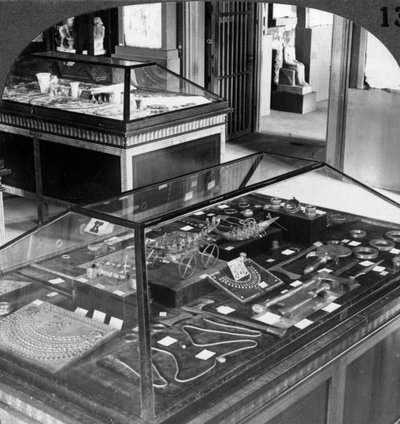アホテプ女王c1560BC-1530BCの壮大なジュエリー、カイロ博物館、エジプト、1905年。 作： Underwood and Underwood