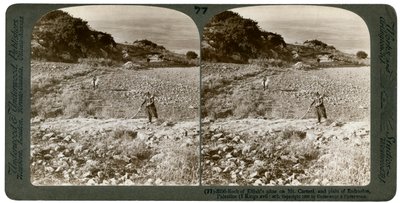 カーメル山のエリヤ祭壇の岩と、パレスチナのエスドラレオン平原、1900年。 作： Underwood and Underwood
