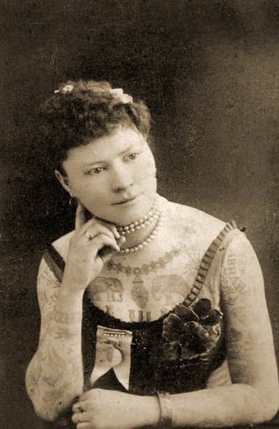 入れ墨された女性の肖像、1905年頃 作： Unknown