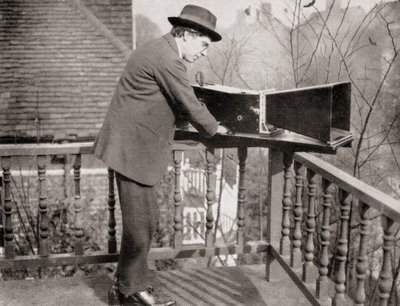 1930年に出版された、Master Minds of Modern Scienceのオーディオメーターを備えたArchibald Montgomery Low 作： Unknown