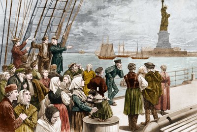 1887年、ニューヨークに到着した移民たち（背景にはリベルテの像）。©Leemage 作： Unknown artist