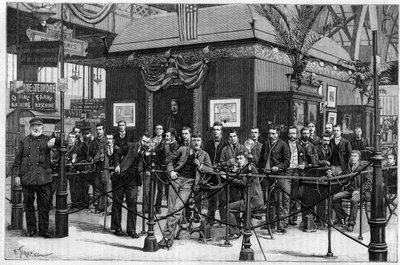 1889年に開催されたパリ万国博覧会の機械ギャラリーに設置されたトーマス・エジソンの蓄音機のオーディション。写真より）。La Nature: revue des sciences et de leurs applications aux arts et a l