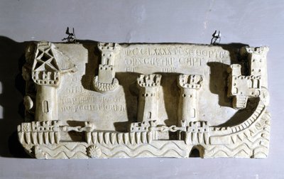ピサの旧港を表すバスレリーフ。ジェノバがコルシカとのメロリアの戦いの後、戦利品として奪った港へのアクセスをブロックする鎖が目につく。ジェノバ、ペグリの海軍博物館。1290. 作： Unknown artist