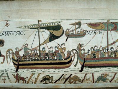 征服王ウィリアム（1027-1087）による1066年のイングランドのコンクェート：ノルマン艦隊がイングランドに向かう バイユータペストリーの詳細またはマチルド王妃の刺繍 作： Unknown artist