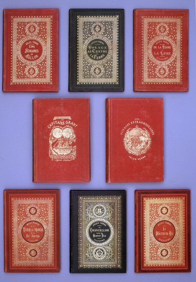 ジュール・ヴェルヌがヘッツェル版で出版した書籍の様々な表紙。ヴェルヌ図書館のコレクション。パリ 作： Unknown artist