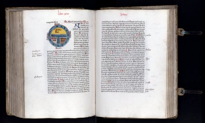 T-O(T O)モデルの世界地図が2ページに渡って描かれており、3つの大陸（アジア、アフリカ、ヨーロッパ）が表現されています。イシドル(セビリアのイシドル)の写本「エチモロジアエ」(560/570-636)12世紀1472 作： Unknown artist