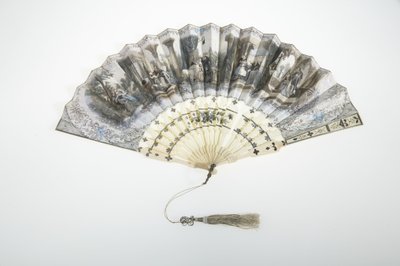 扇子 1850年頃 画用紙、骨、銀、絹と金属糸の房 メーカー不明 作： Unknown artist