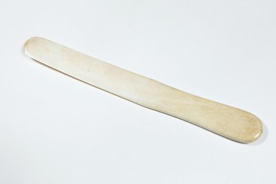 チャールズ・ディケンズが所有していた象牙のペーパーナイフ（1850年頃 作： Unknown artist