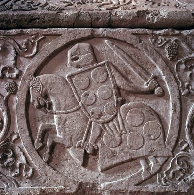 宮家の騎士（おそらく宮家のヒュー）の石棺、下部の浮き彫りの詳細。大理石。1292.トゥールーズ、ジャコバンの教会 作： Unknown artist