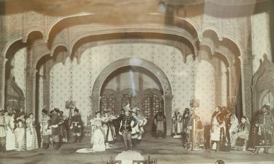 Alexandre Nikolaievitch Ostrovski (1823-1926) による劇場作品「le Faux Dmitri」のシーン。 マリー・デ・モスコウ劇場。 写真家、Annees 1870年。国立中央A.バフルシン劇場博物館、モスクワ エールの戯曲「偽ドミトリー」の一場面 作： Unknown artist