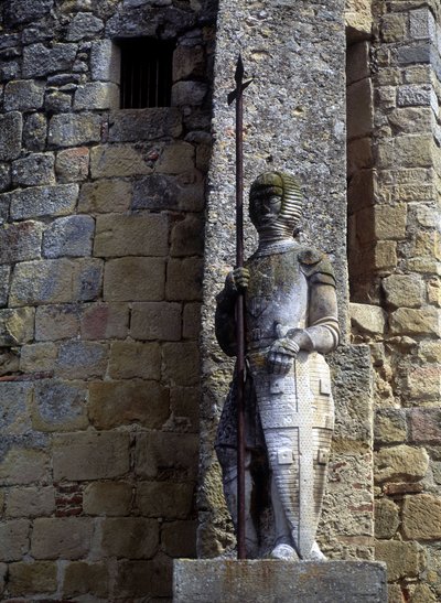 Lauragais（31）のavignonetの扉にあるカタル派の戦士の像。 作： Unknown artist