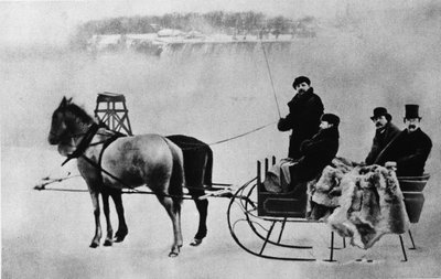 イタリアの作曲家ジュゼッペ・ヴェルディ（1813-1901）、ロシアのサンクトペテルブルクにて（左前に着席）。1862年頃 作： Unknown artist