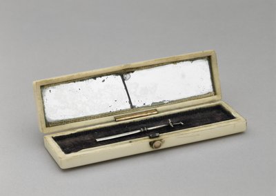つまようじケース、c。 1840-1880（アイボリー、シルバー、鏡面ガラス、ベルベット） 作： Unknown artist