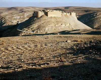 アラバの東側にある十字軍の城、Karac el Chobacの眺め 作： Unknown artist