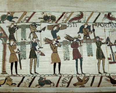 1066年、征服王ウィリアム（1027-1087）の艦隊がイングランドを征服するための燃料補給で、武器やワインが船に運ばれてくる バイユーのタペストリーまたはマチルド王妃の刺繍の詳細 作： Unknown artist