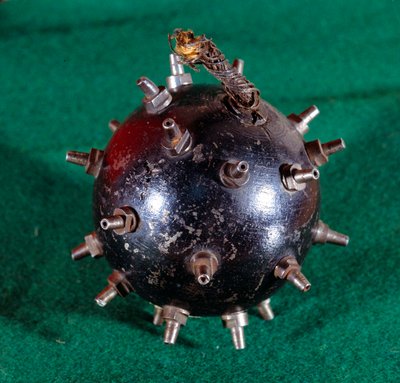 1858年1月14日のナポレオン3世襲撃事件の犯人、フェリーチェ・オルシーニ（1819-1858）が使用した爆弾。警察署のパイス 作： Unknown artist