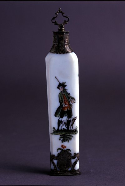 18世紀の陶器製香水用ボトル。 作： Unknown artist