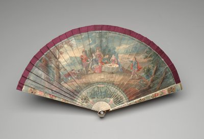 野外パーティーのシーンを持つブリセファン、c.1700-25（象牙の刃、シルクリボン、金メッキ、べっ甲、真珠層、真ちゅうのガッシュ） 作： Unknown artist