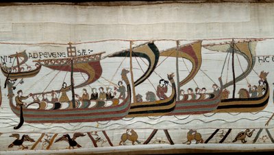 ノルマン人の征服王ウィリアム（1027-1087）が1066年にイングランドを征服：ノルマン艦隊がペベンシーのイングランド沿岸に接近 バイユー・タペストリーまたはマチルド王妃の刺繍の細部 作： Unknown artist