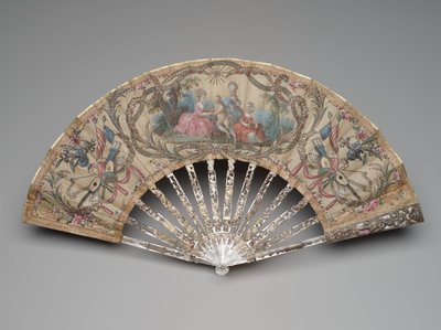 求愛シーンと音楽のトロフィーを備えた扇子、c.1770s-80s 作： Unknown artist