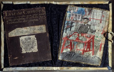 カモアンズ（1525-1580）として知られるポルトガルの詩人ルイス・ヴァズ・デ・カモエスの詩集のフロントピス。詩人はそこに投獄されている。リスボン、国立古代美術博物館 作： Unknown artist