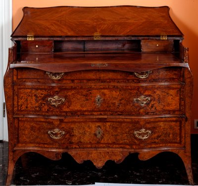 家具：杉材のチェスト。1735-1745年頃 Dim.97x137x68 cm プライベートコレクション 作： Unknown artist