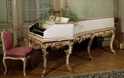 オーストリアの作曲家ウォルファング・アマデウス・モーツァルト（1756-1791）のチェンバロ（harpsichord of austrian composer Mozart） 18世紀 プラハ、モーツァルト美術館 作： Unknown artist