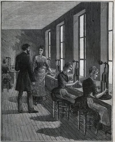 金属製フェザーの製造：19世紀のフランスのデコパージュ工房。Adolphe BITARDの "Les arts et metiers illustres "に掲載された1885年の図版。 作： Unknown artist